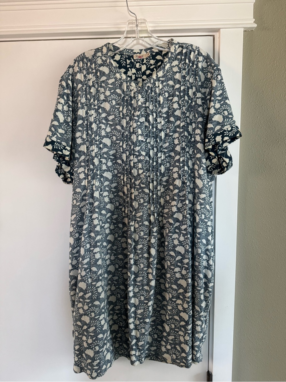 Faherty Navy and White Floral Button-Front Casual Dress
